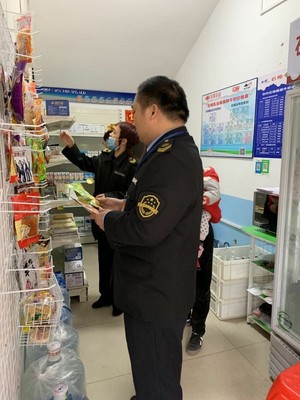 经开区开展校园周边食品安全整治行动